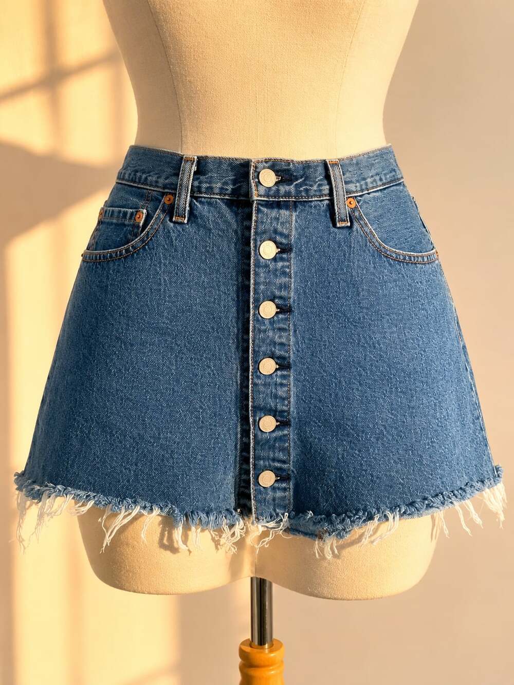 Levi’s Premium Button Front Denim Mini Skirt Raw Hem W31 Y2K